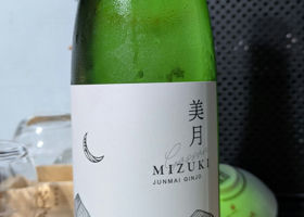 月山のラベルと瓶 1