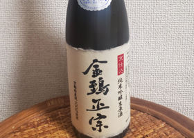 金鵄正宗のラベルと瓶 2