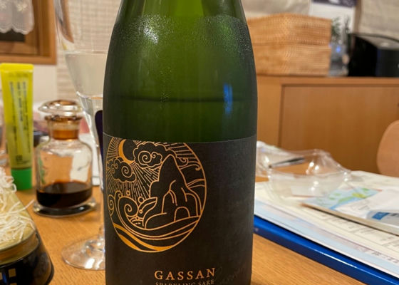 GASSAN SPARKLING SAKE