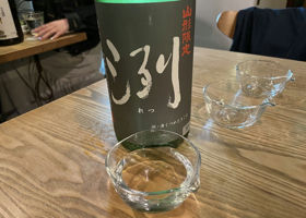 alt 1