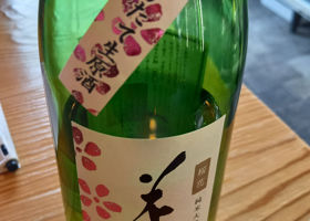 花の香のラベルと瓶 1