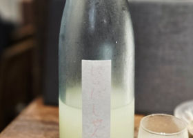 自然酒のラベルと瓶 3