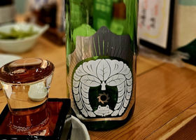 穏のラベルと瓶 2