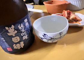 半田郷のラベルと瓶 2