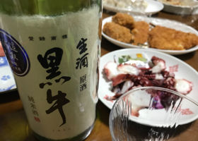 黒牛のラベルと瓶 2