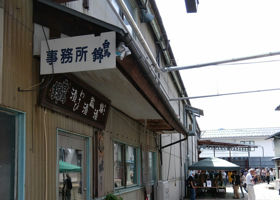 alt 1