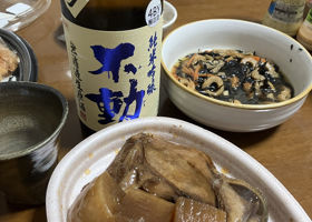 不動のラベルと瓶 1