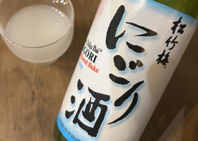 松竹梅のラベルと瓶 3