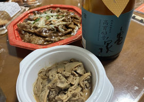 亀泉のラベルと瓶 1