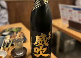 alt 1