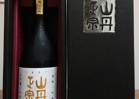 山丹正宗のラベルと瓶 2